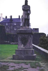 Robert the Bruce Statue. Click to tour Stirling Castle