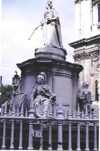 Statue in front of St. Paul's